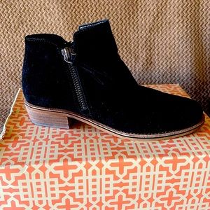 Gianni Bini black suede bootie (ankle boot) size 8.5 M